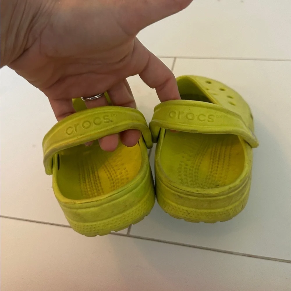 CROCS Kids Lime Green Clogs women’s 6